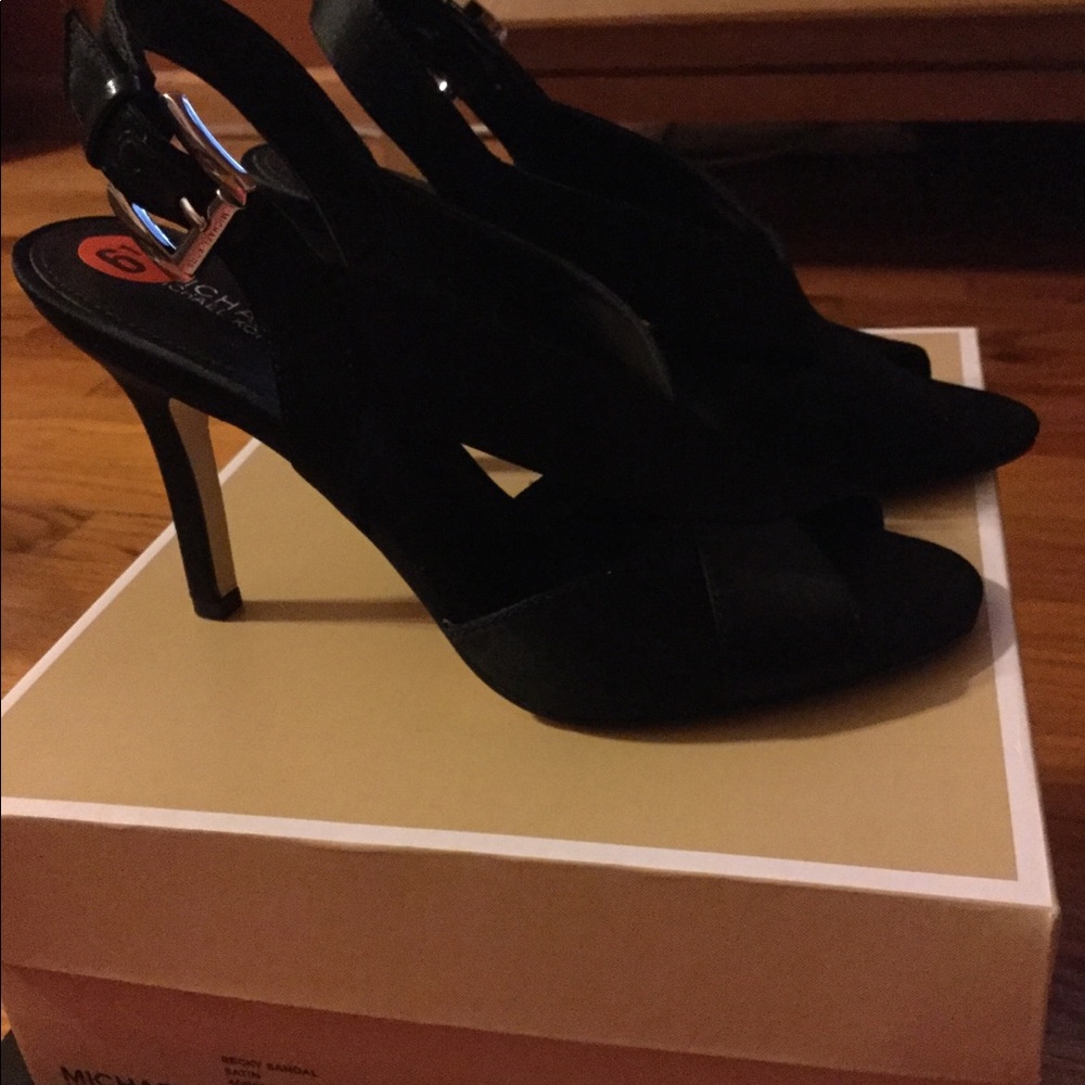 🆕 Michael Kors black heels 👠 - Picture 5 of 6